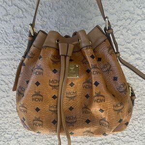 {VGUC} MCM Visetos Essential Drawstring Bucket Bag
